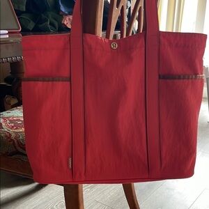 Lululemon Daily Multi-Pocket Tote 20L